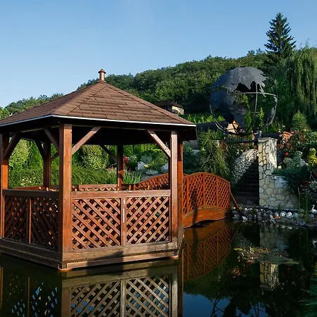 Tokaj Zlatá Putňa - Restaurant&pension 4* Vinicky